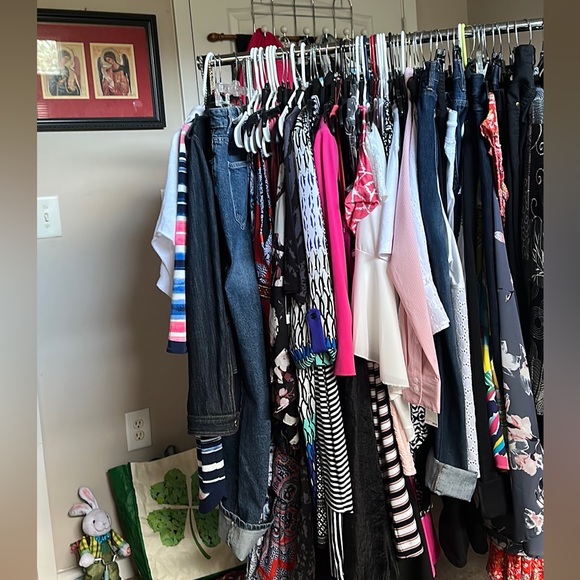 Women’s clothes size X Large tops, dresses, jeans, & Blouse 3 for $21 - Picture 4 of 4
